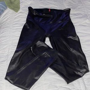 Like new! SPANX faux leather leggings - LARGE